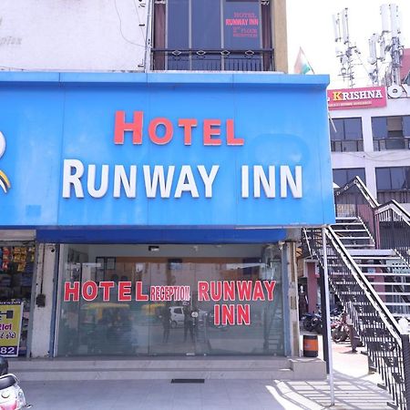Hotel Runway Inn أحمد أباد المظهر الخارجي الصورة