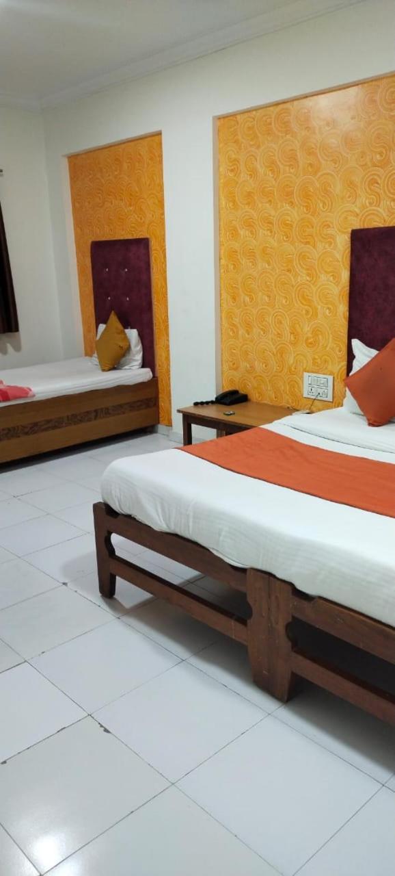 Hotel Runway Inn أحمد أباد الغرفة الصورة