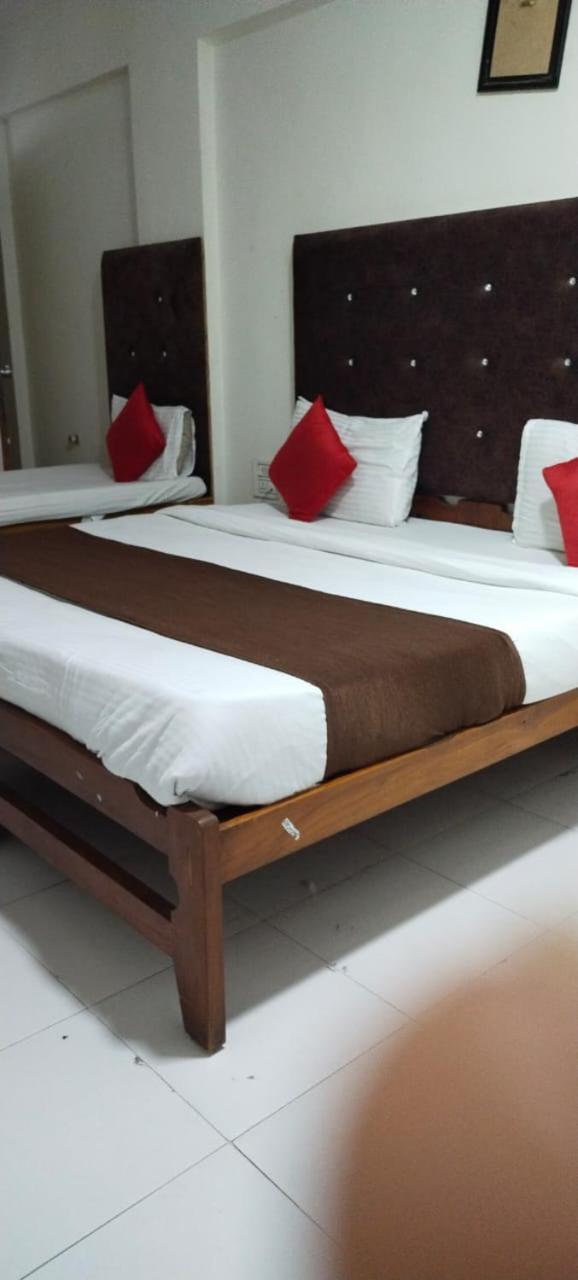 Hotel Runway Inn أحمد أباد الغرفة الصورة