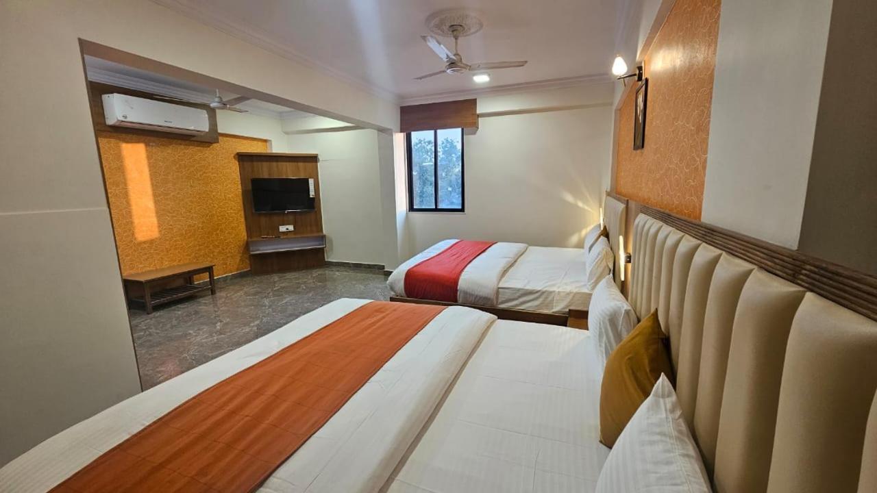 Hotel Runway Inn أحمد أباد المظهر الخارجي الصورة