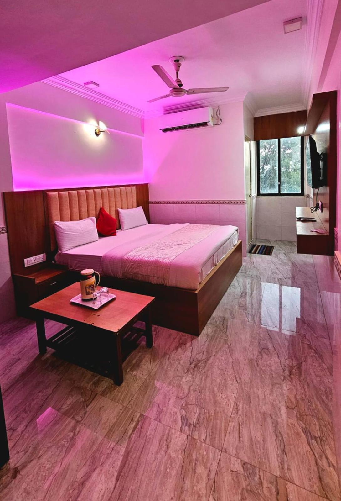 Hotel Runway Inn أحمد أباد المظهر الخارجي الصورة